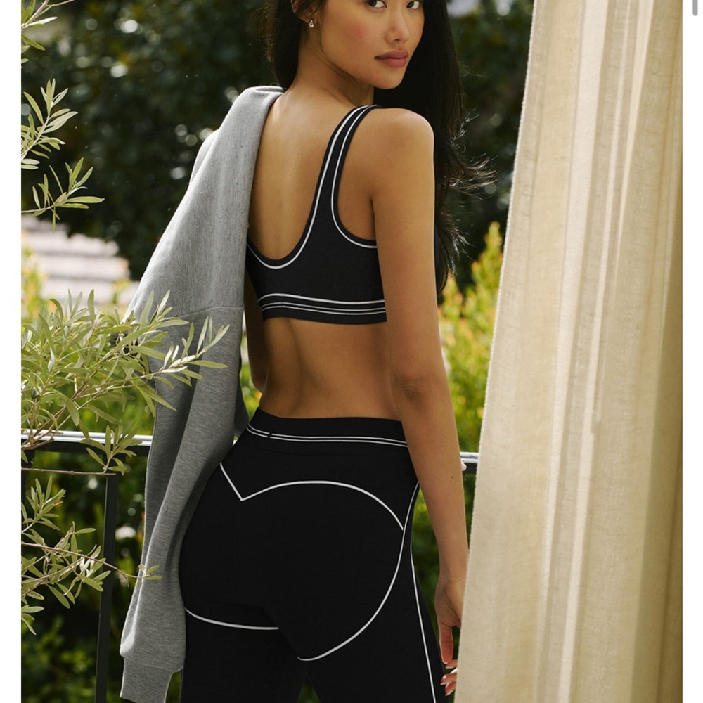 ALO Yoga Black Heartthrob SET